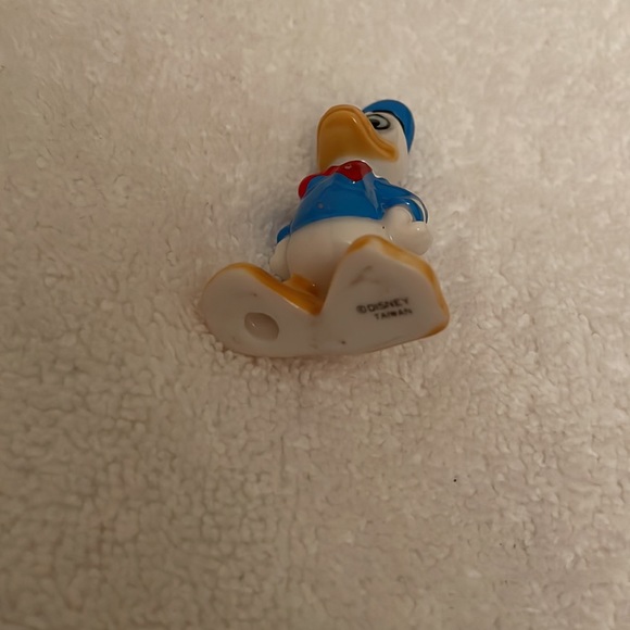 3 Vintage Disney figurines-Mickey, Donald & Porky Pig. Measure approx. 2-2.5 in. - Picture 4 of 11